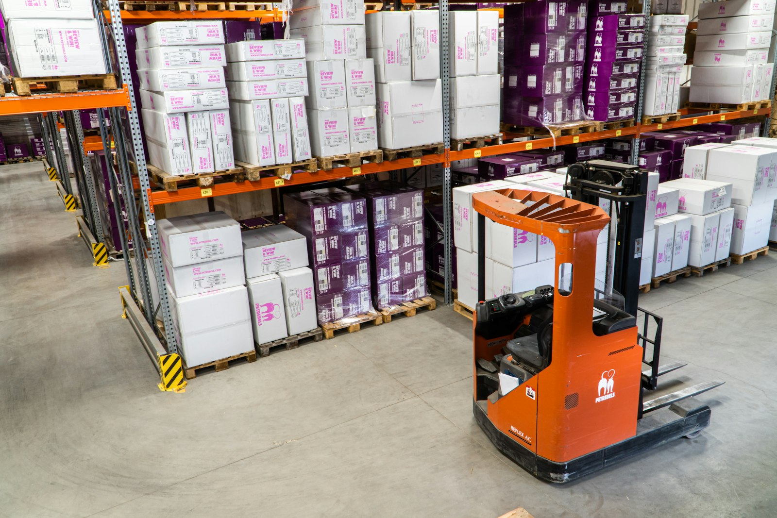 Cargo handling operations used for VighnaFree Logistics clearing services